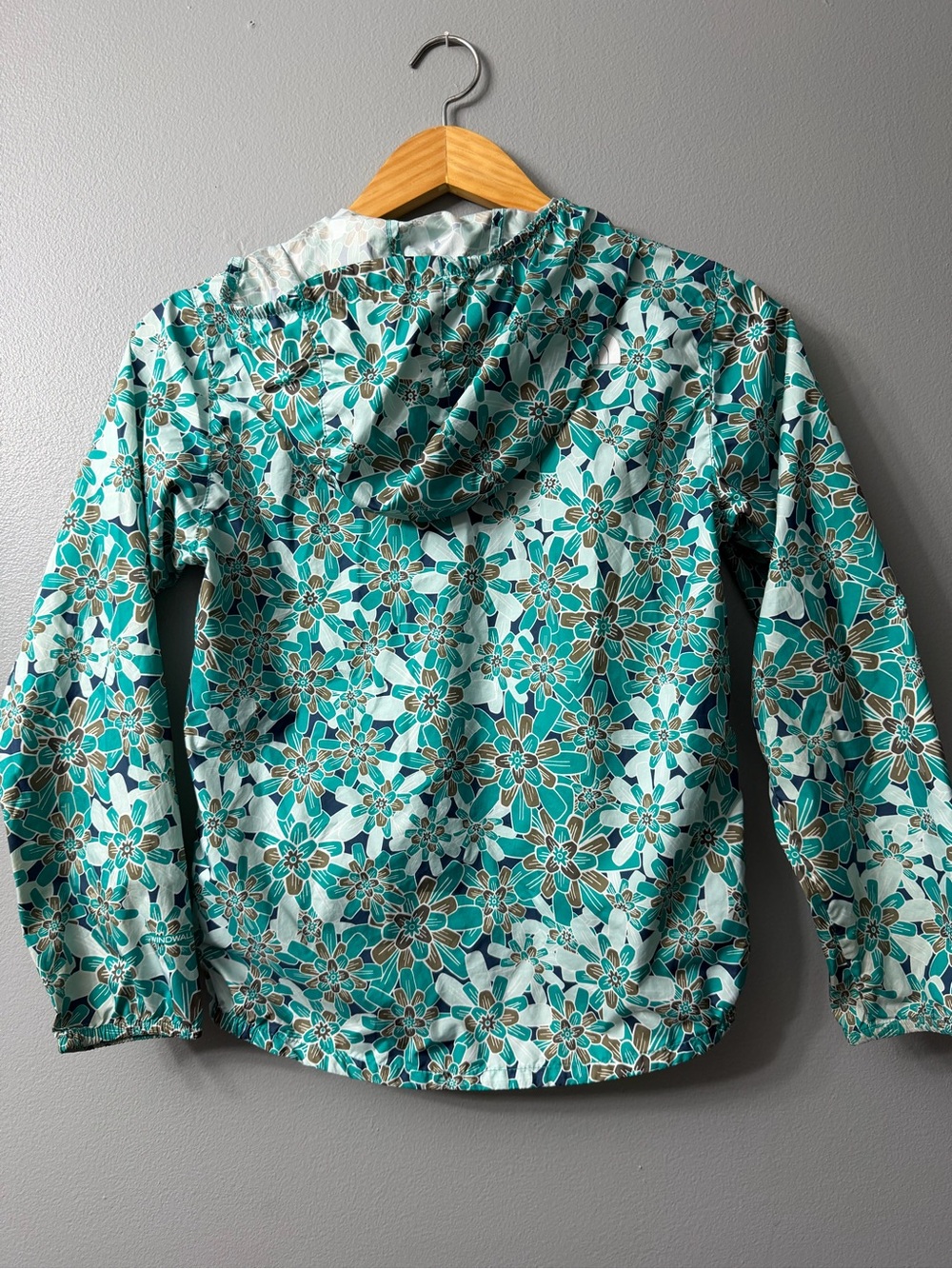 The North Face windbreaker jacket a vibrant retro floral pattern 10/12 - Picture 2 of 11